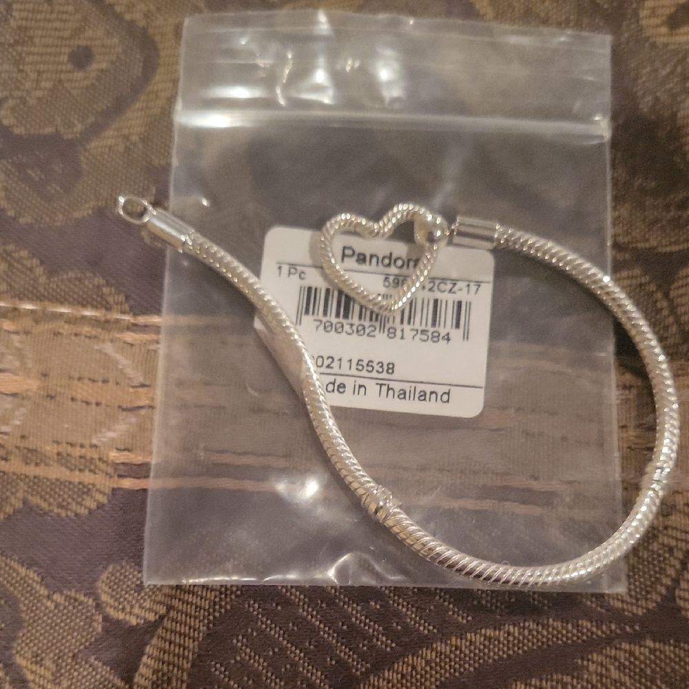 Pandora  Silver Heart Charm Bracelet Bagged Boxed Heart Clips To Left